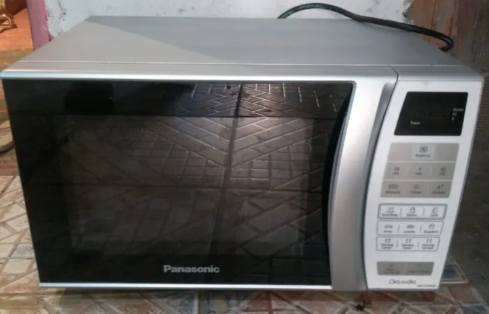 Micro-ondas Panasonic 21 litros funcionando normal
