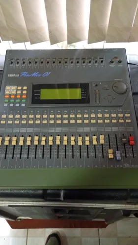 Mesa de som profissional pro MIx Yamaha 