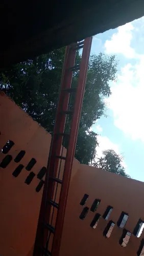 Escada de polietano de 17 degraus 