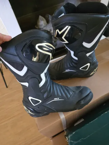 Kit Motociclismo - Macacão Couro M + Bota Alpinestars SMX-6 V2 41 + Luvas Tutto