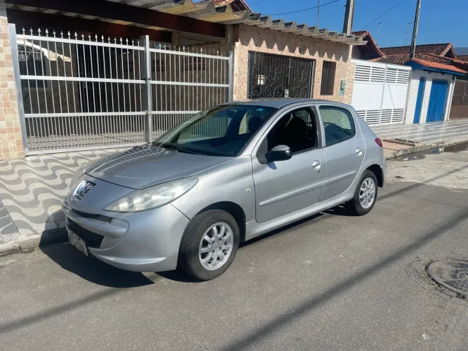 Peugeot 207 XR 1.4 Flex 8V 3P 2010