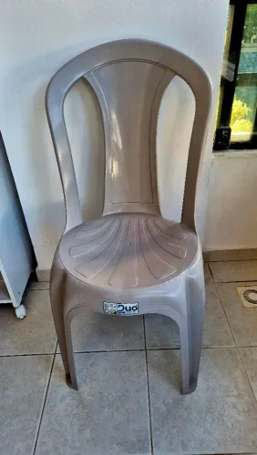Cadeira plástica 