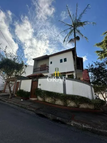 Sobrado Alto Padrão, com 297m², 3 suítes c/ closet e hidro, quintal, 5 vagas - á venda no