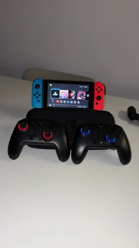 Nintendo Switch V2 Desbloqueado + Cartão 256GB + Controles Extras - Impecável!