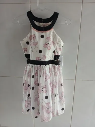 Vestido de festa infanto-juvenil branco com estampa de flamingo 