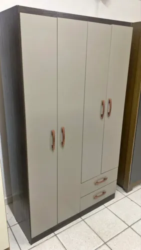 Guarda roupa semi novo