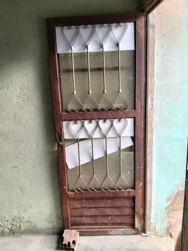 Porta usada com varia