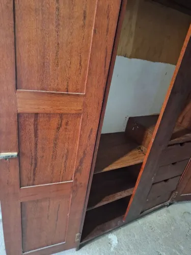 Guarda roupa antigo