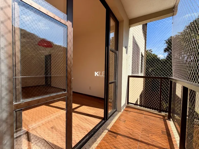 Apartamento 03 dormitórios e 02 vagas de garagem, para alugar em Coqueiros, Florianópolis