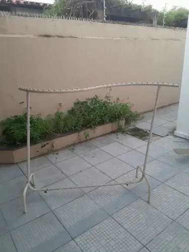 Varal de chão de metal