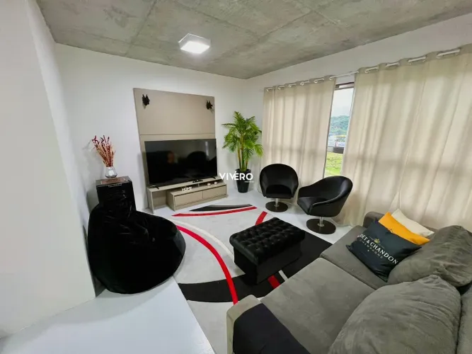 Venda e aluguel no Edifício Max Haus com 2 dormitórios e 1 vaga de garagem na Pr