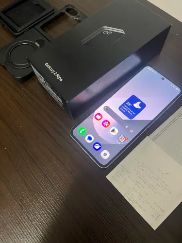 Samsung Galaxy Z Flip 6 256GB/12GB RAM - Impecável + NF + 2 Cases