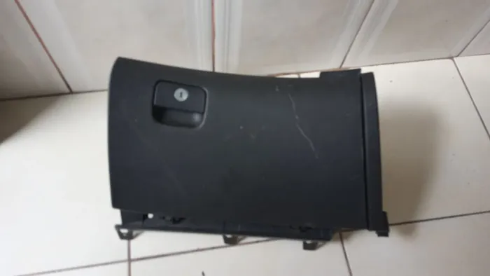 Porta-luvas original i30 2009/2012 usado original. 