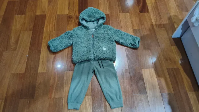 Conjunto fofinho casaco sherpa e calça.