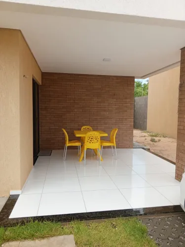 Linda casa em condomínio 
