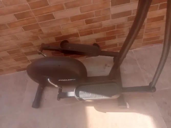 Elíptico podiumfit usado poucas vezes 