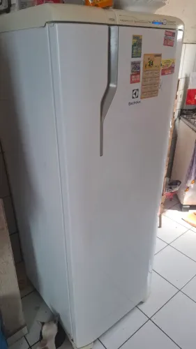 Geladeira eletrolux em ótimo estado.
