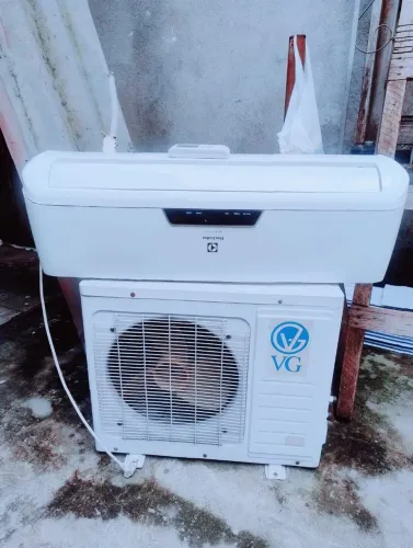 Vendo ar condicionado split funcionando perfeitamente. Está com gás 