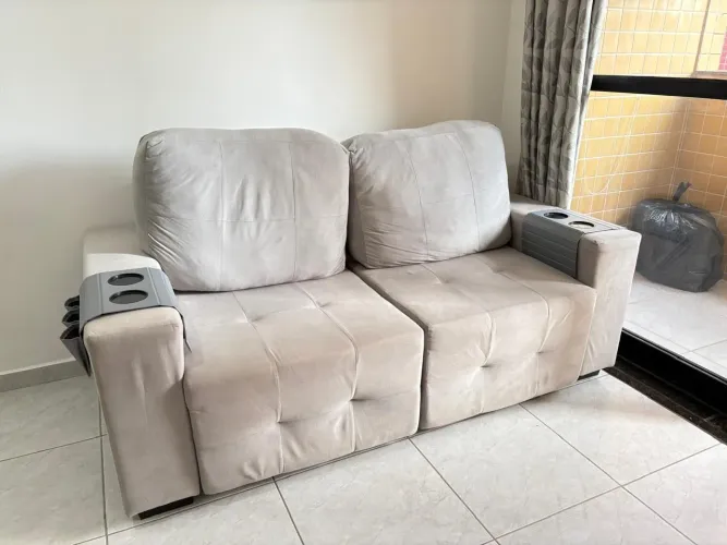 Sofá novo confortável 3 lugares