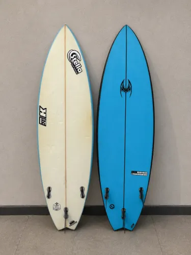 Duas prancha de surf