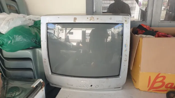 ?TV de Tubo SEMP Lumina Line CRT - Perfeita para Games Retrô / Colecionadores