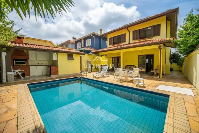 Casa com 3 suítes, para venda por R$ 1.590.000 - Cond. VillaNova - Granja Viana - Cotia -