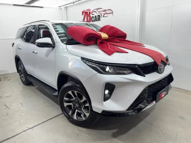 Toyota Hilux SW4 SRX Plat. 4X4 2.8 TB Die. Aut. 2025