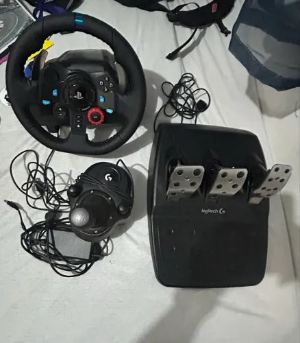 Simulador, pedais e câmbio PlayStation Logitech