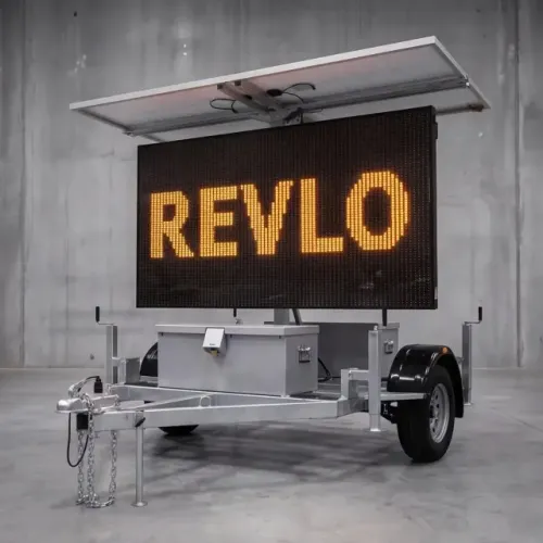 Painel de Mensagem Variável Móvel PMV Solar Revlo - Sinalização de Obras