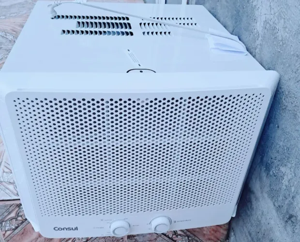 Vendo ar condicionado 12.000btus/220v. Gela muito bem.
