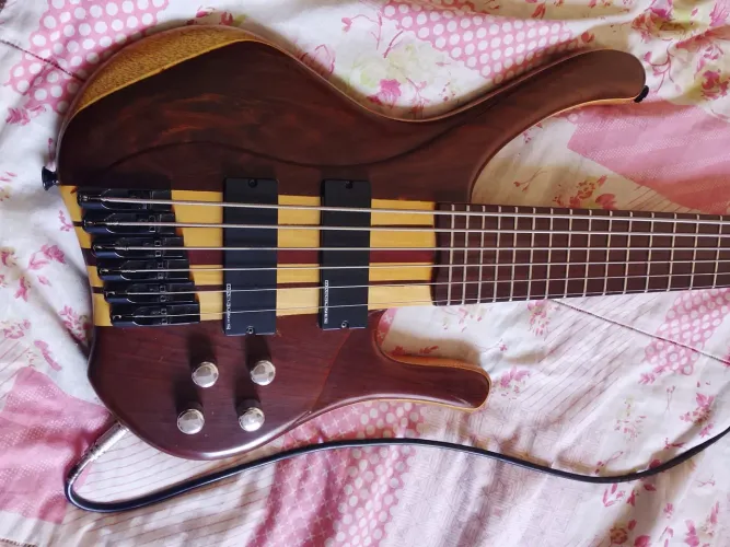 Baixo mgbass 6c! Modelo único.