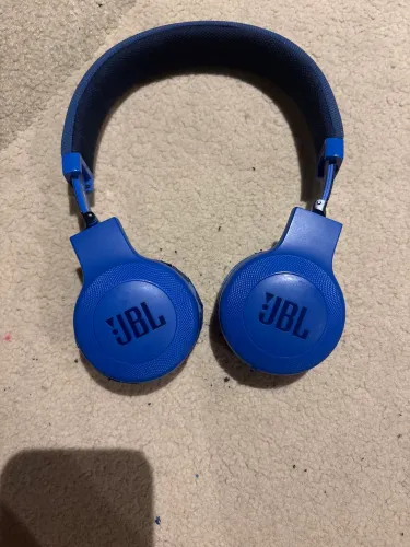 Fone de ouvido JBL E45BT