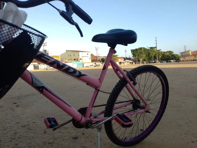 Bicicleta ? adulto aro 24 rosa R$ 400,00 apenas