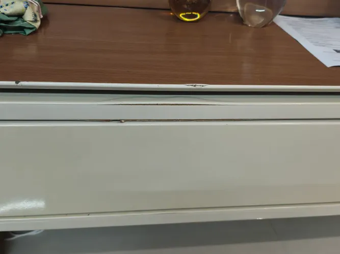 Home com painel e gaveta
