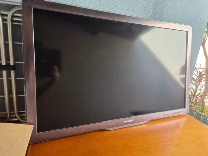 TV Philips 40" modelo 40PFL8605D/78