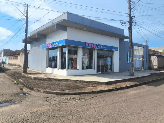 Vendo Casa com 3 quartos e Ponto Comercial a 150 metros da Av. Jatuarana.