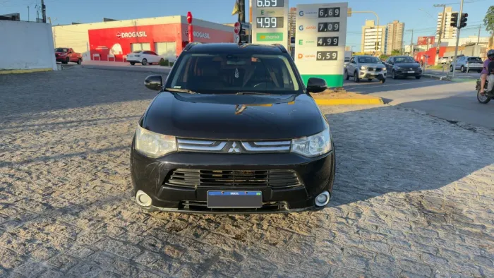 Mitsubishi Outlander 2.0 16V 160cv Aut. 2014
