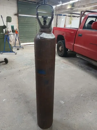 Vendo 1 Cilindro de Argônio 6m³ - Vazio, Validado e Próprio - R$ 1.000