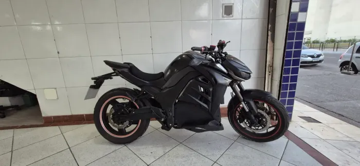 Moto elétrica Black hawk