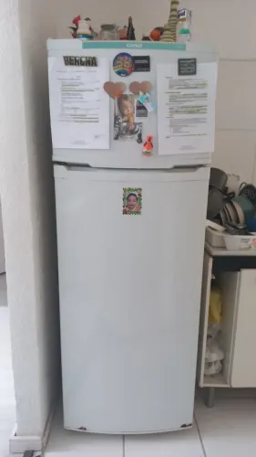 Geladeira (com defeito)