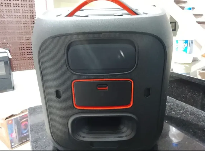 Caixa JBL partybox Encore 2 com microfone