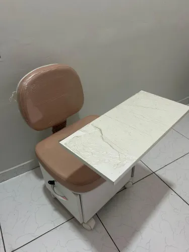 Eu vendo móveis e espelho grande para salão de beleza