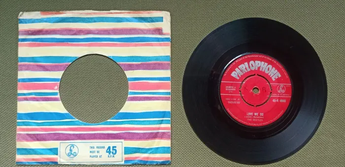 Compacto vinil Beatles inglês  "Love me do" (1st press)