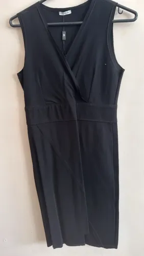 Vestido preto curto
