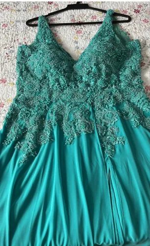 Vestido Festa verde bordado