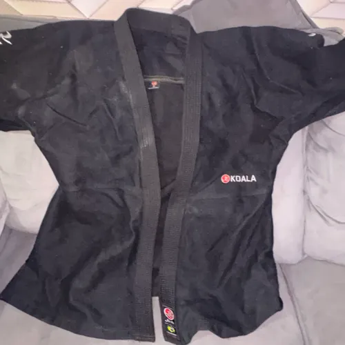 Kimono completo da Koala, só foi usado uma vez só, no preço bom pra sair logo ?