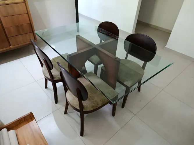 Mesa + 4 cadeiras