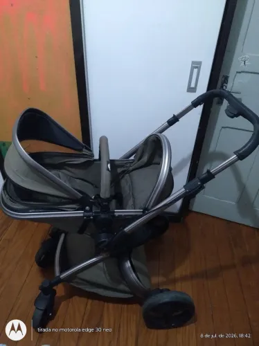 Carrinho de bebê Moisés em ótimo estado