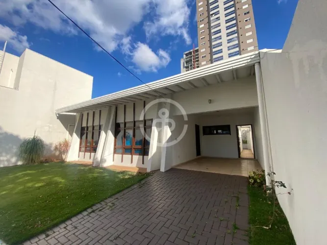 Casa Comercial na Rua São Luiz no Centro