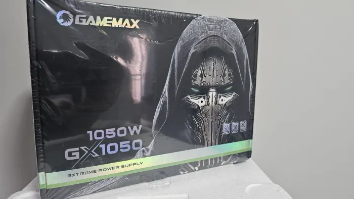 Fonte Gamemax 1050W GX1050 PRO LACRADA